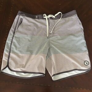 Vuori Men’s Cruise Boardshorts Size 33 - Never worn